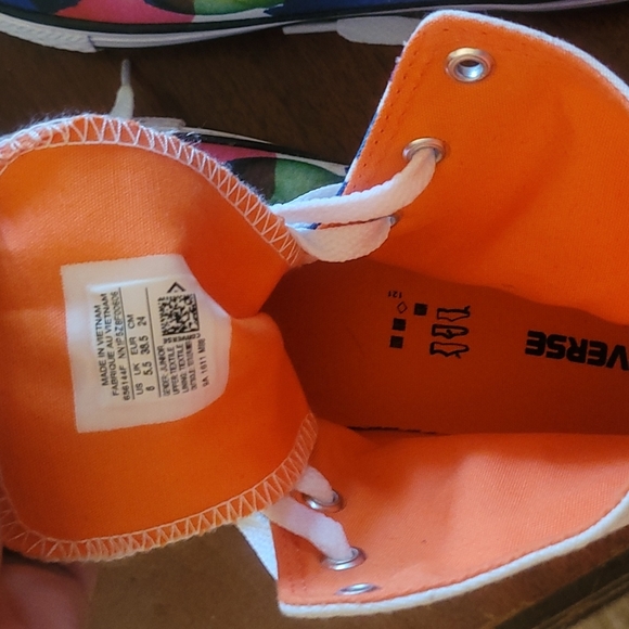 Converse All Star Chuck Taylors 6. (Fits like a 7.5)Multi Colored. - Picture 4 of 8